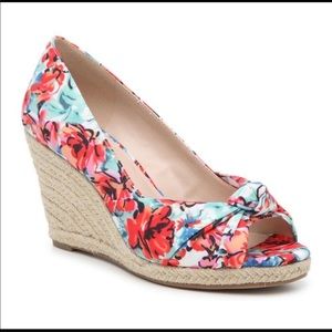 Kelly & Katie Women's Ivala Espadrille Wedge Sandal Red Multi Floral 9.5